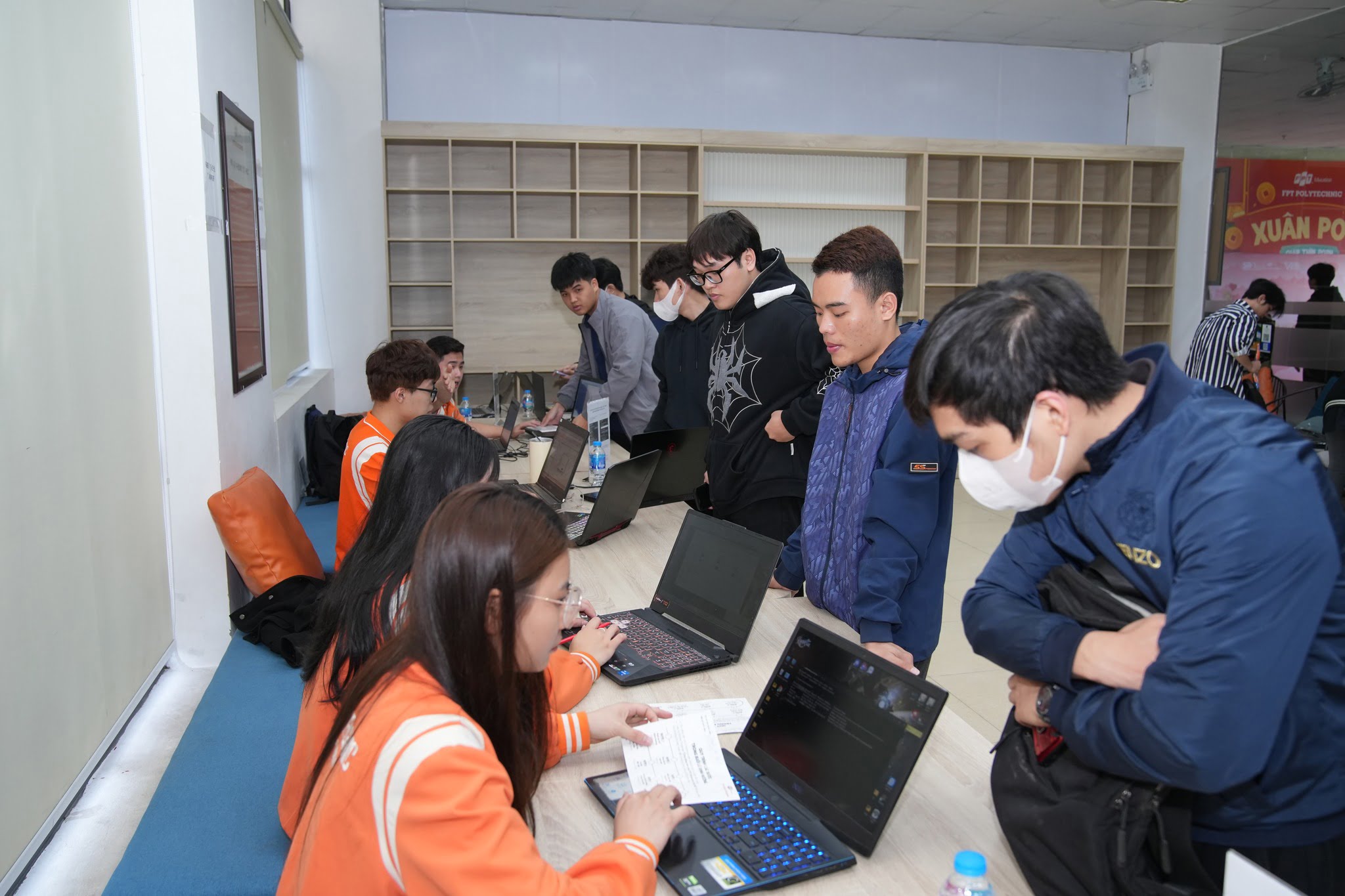 laptop cho tân sinh viên